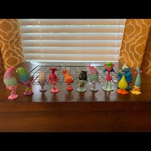 Trolls mini figures dolls